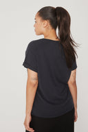 amana-luxe-t-shirt-black-mbym-model-achteraanzicht-1