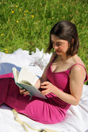 leslee-bosko-luxe-jurk-radient-raspberry-MbyM-modelfoto-vooraanzicht-3