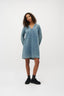 carmelia-denim-mini-jurk-blauw-mbym-model-vooraanzicht-2