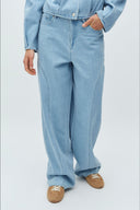 lixia-denim-jeans-broek-light-soft-wash-mbym-modelfoto-vooraanzicht-2
