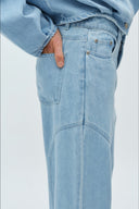 lixia-denim-jeans-broek-light-soft-wash-mbym-modelfoto-detail-1