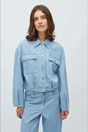 geviva-denim-jas-light-soft-wash-mbym-modelfoto-vooraanzicht-2