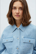geviva-denim-jas-light-soft-wash-mbym-modelfoto-detail-1