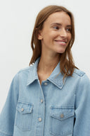mira-mini-denim-jeans-jurk-lighter-soft-wash-MbyM-modelfoto-close-up-2