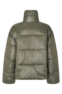 seraphina-gewatteerde-jas-dusty-olive-groen-mbym-productfoto-achteraanzicht-1