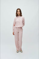 hoppa-cropped-blouse-light-pink-mbym-modelfoto-vooraanzicht-2