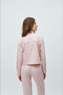 hoppa-cropped-blouse-light-pink-mbym-modelfoto-achteraanzicht-1
