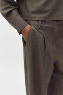 christiana-broek-deep-green-melange-mbym-model-close-up-1