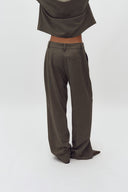 christiana-broek-deep-green-melange-mbym-model-achteraanzicht-1