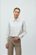 emaly-gestreepte-blouse-grey-mbym-modelfoto-vooraanzicht-1