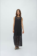 olivio-polka-dot-midi-jurk-mbym-black-modelfoto-vooraanzicht-1