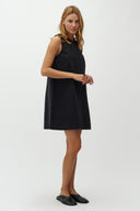 rhiann-mini-denim-jeans-jurk-rebel-black-MbyM-modelfoto-zijaanzicht-1