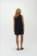 rhiann-mini-denim-jeans-jurk-rebel-black-MbyM-modelfoto-achteraanzicht-1