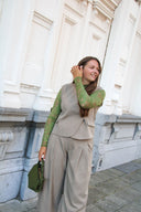 viole-geklede-pantalon-broek-beige-mbym-lookfoto-vooraanzicht-2