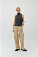fine-gebreide-sjaal-col-debardeur-dark-gray-melange-grijs-modelfoto-vooraanzicht-2