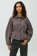letina-geruite-gecentreerde-hemd-blouse-mirage-check-donkergrijs-mbym-modelfoto-vooraanzicht-1