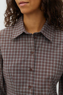 letina-geruite-gecentreerde-hemd-blouse-mirage-check-donkergrijs-mbym-modelfoto-close-up-1