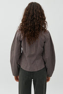 letina-geruite-gecentreerde-hemd-blouse-mirage-check-donkergrijs-mbym-modelfoto-achteraanzicht-1