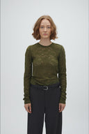 raine-lange-mouwen-kanten-top-smoked-olive-groen-mbym-modelfoto-vooraanzicht-1