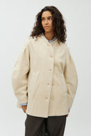 dande-boucle-mantel-jas-cloude-cream-creme-mbym-modelfoto-vooraanzicht-4