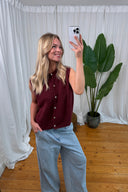 lien-mouwloze-debardeur-cardigan-bordeaux-sweet-like-you-modelfoto-vooraanzicht-2
