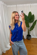 lien-mouwloze-debardeur-cardigan-cobalt-sweet-like-you-modelfoto-vooraanzicht-1