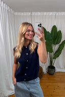 lien-mouwloze-debardeur-cardigan-navy-sweet-like-you-modelfoto-vooraanzicht-3