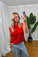 lien-mouwloze-debardeur-cardigan-red-sweet-like-you-modelfoto-vooraanzicht-1