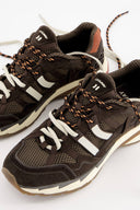runner-2003-dark-cocoa-sneakers-dark-brown-coolway-productfoto-close-up-1