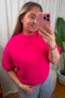 aurora-gebreide-trui-fuschia-sweet-like-you-model-vooraanzicht-2