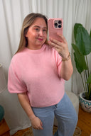 aurora-gebreide-trui-light-pink-sweet-like-you-model-vooraanzicht-1