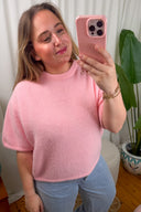 aurora-gebreide-trui-light-pink-sweet-like-you-model-vooraanzicht-2