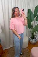 aurora-gebreide-trui-light-pink-sweet-like-you-model-vooraanzicht-3