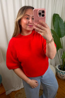 aurora-gebreide-trui-red-sweet-like-you-model-vooraanzicht-1