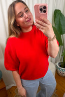 aurora-gebreide-trui-red-sweet-like-you-model-vooraanzicht-3