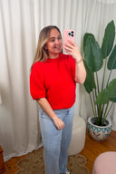 aurora-gebreide-trui-red-sweet-like-you-model-vooraanzicht-2