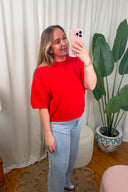 aurora-gebreide-trui-red-sweet-like-you-model-vooraanzicht-4