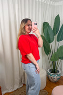 aurora-gebreide-trui-red-sweet-like-you-model-zijaanzicht-1