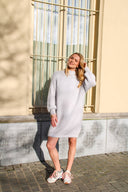 jackie-gebreide-mini-jurk-alpaca-light-grey-orla-antwerp-productfoto-vooraanzicht-4