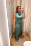 elsa-satijnen-jurk-smoke-green-sweet-like-you-model-vooraanzicht-3