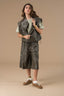 alma-nepleren-mouwloos-vest-khaki-adore-paris-model-vooraanzicht-4