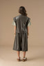 alma-nepleren-mouwloos-vest-khaki-adore-paris-model-achteraanzicht-1