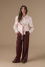 alyzee-nepleren-broek-bordeaux-adore-paris-model-vooraanzicht-2