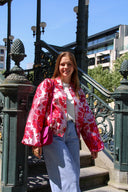 ariane-jacquard-bomberjas-red-sweet-like-you-model-vooraanzicht-1