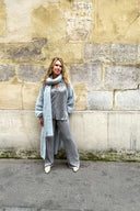 nova-plisse-broek-studio-amaya-grey-lookfoto-vooraanzicht-8