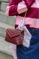 celine-leren-chevron-schoudertas-bordeaux-sweet-like-you-sienna-lookfoto-close-up-1