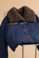 aurelio-gewatteerde-korte-teddy-jas-adoré-paris-navy-productfoto-bovenaanzicht