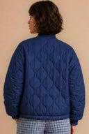ondine-gewatteerde-pufferjas-navy-adore-paris-modelfoto-achteraanzicht-1