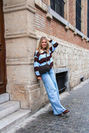casey-suede-leren-studs-schoudertas-dark-brown-sweet-like-you-productfoto-vooraanzicht-2