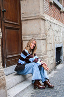 casey-suede-leren-studs-schoudertas-dark-brown-sweet-like-you-productfoto-zijaanzicht-1